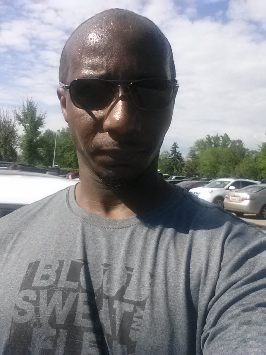 MIChriscoo's tweet photo. After running Memorial Day 5k in Grosse Ile. #workout #theworkout #motivation #run #tbt #ThoughtsRunDeep #5k #memorialdayweekend2017 https://t.co/iqIwnhsRg7