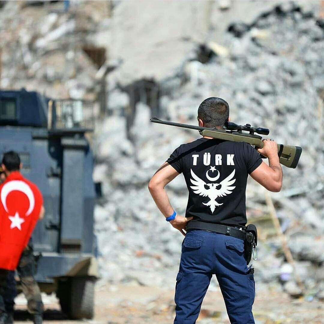 TÜRK olmak zordur, çünkü dünya ile savaşırsın.
TÜRK olmamak ise daha zordur, çünkü TÜRK'ler ile savaşırsın.