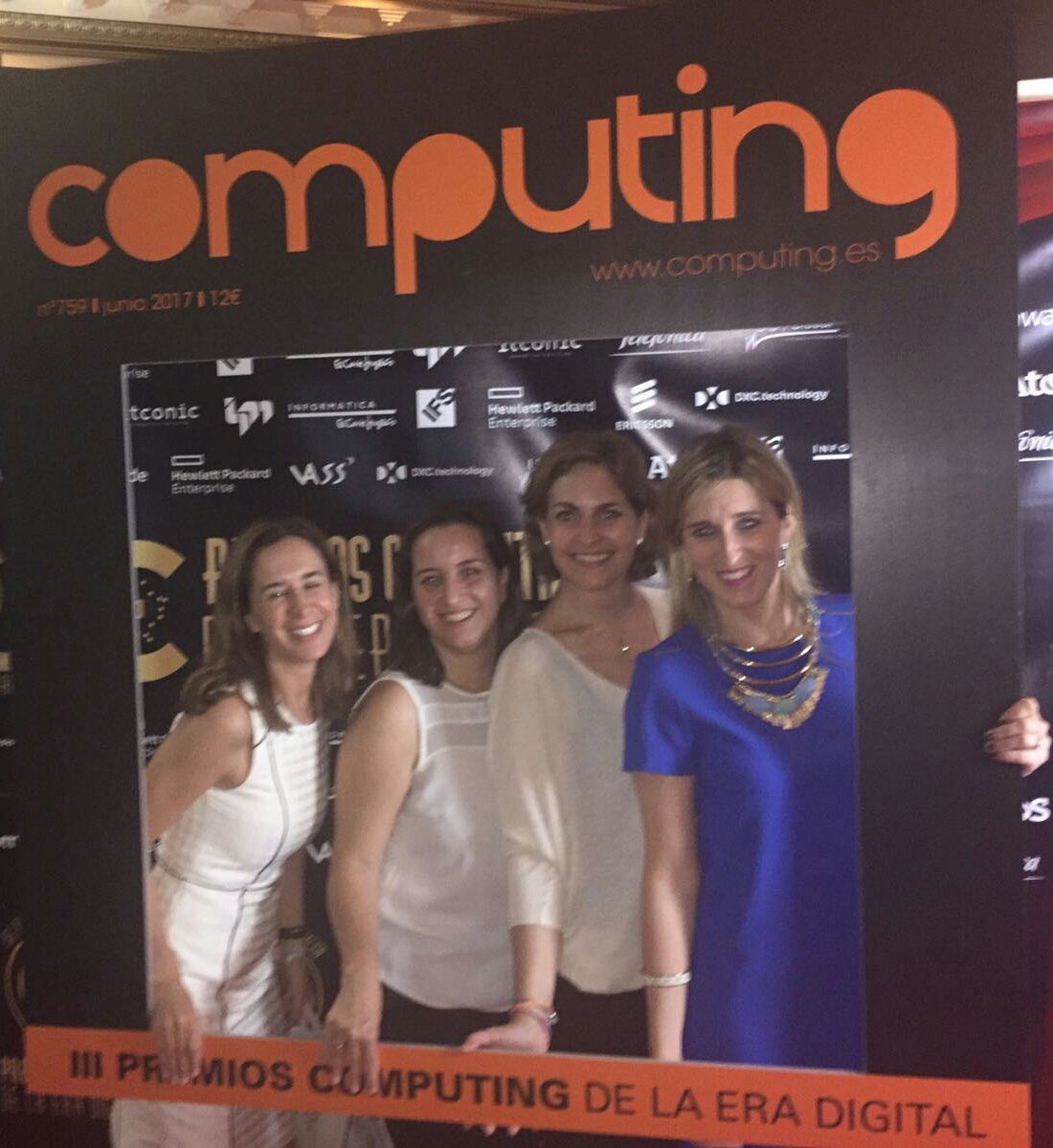 monicagmanza's tweet photo. En los #Premioscomputing17 en buena compañía @cataroa72 @laura_arranz & Reyes Gomez https://t.co/csknMpNtUN