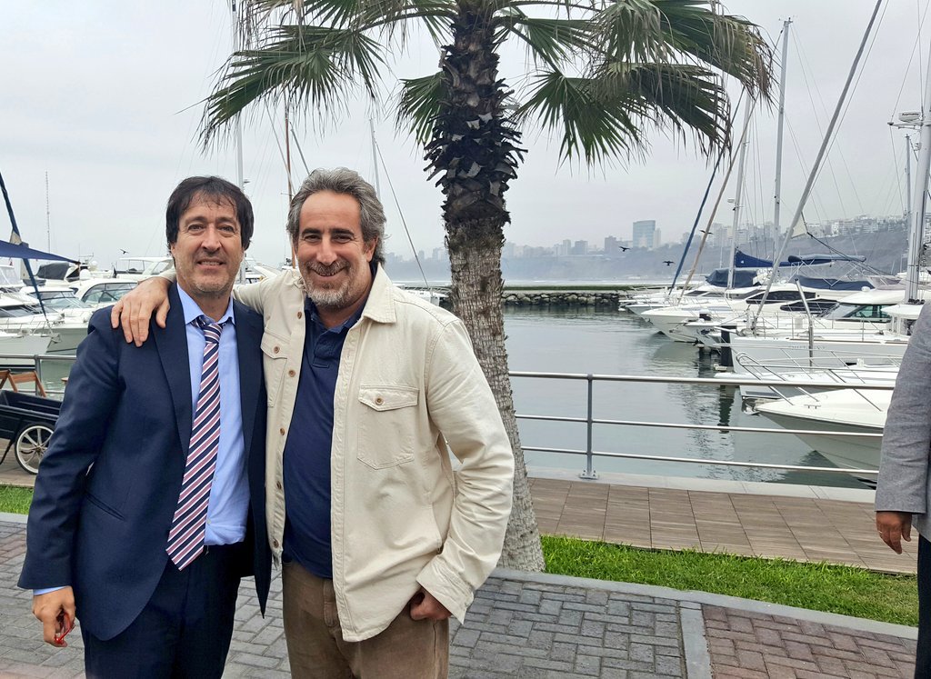 P_Aristizabal's tweet photo. Increíble encontrarme con @Figueroa_Reyes en #Lima #Perú #UnDandy y #UnLaburante 😅😅 https://t.co/g7ywuLu86t
