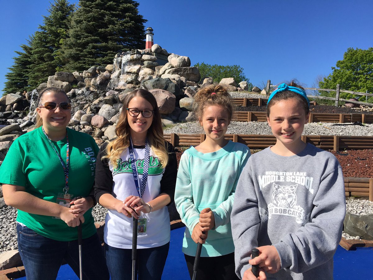 Students celebrating end of the year HLMS Paw Pride! 😎#hlcsgreatthings