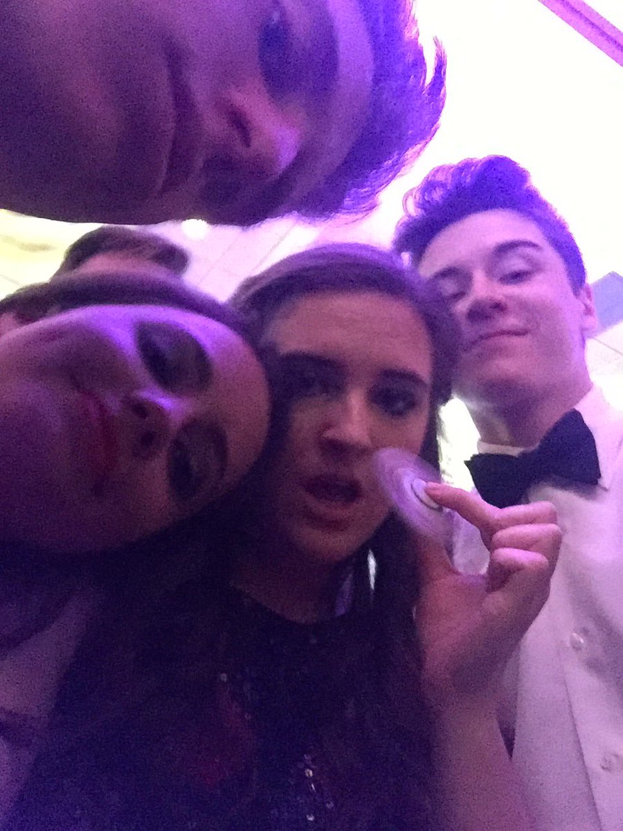 ssooffiiaa13's tweet photo. #othsprom2017 https://t.co/Nj2OCS4cKs