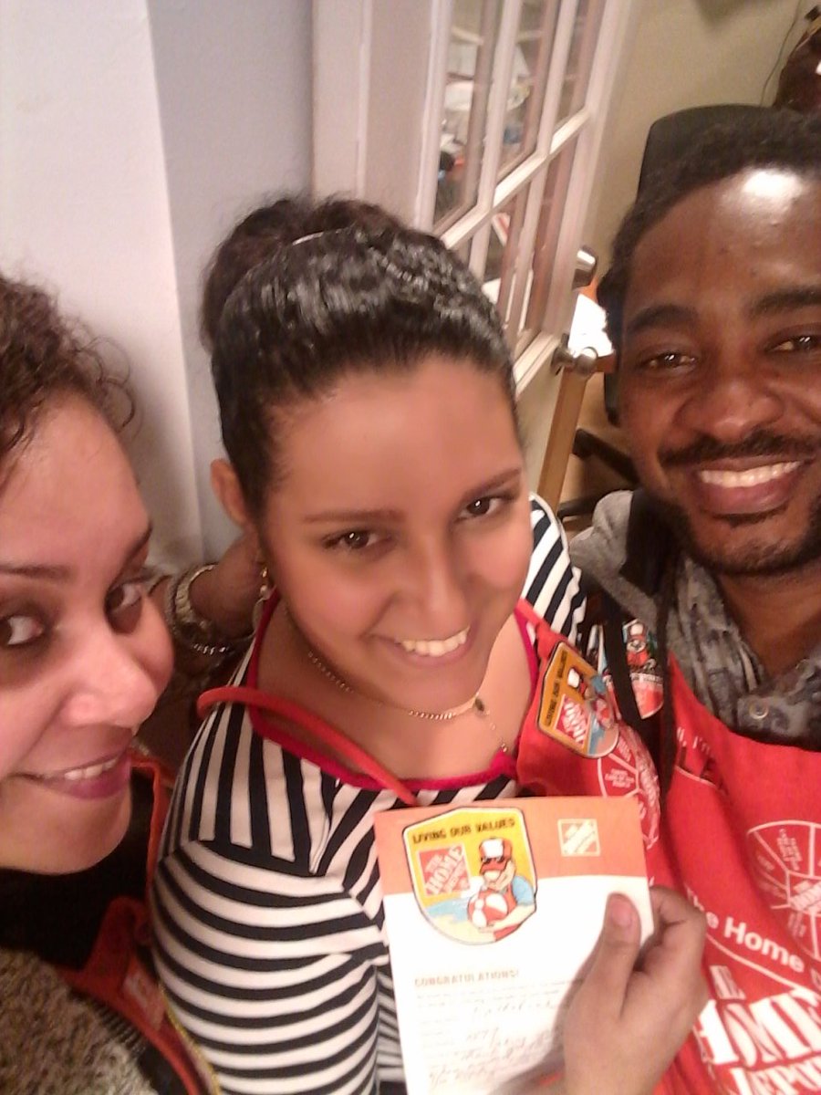 Ducreayg's tweet photo. Shout out to Katharine for receiving a Homer for taking care of our associate. #LivingOurValues @CStefania1026 @YDensin @AlizdelR https://t.co/mMw4yyxOAO