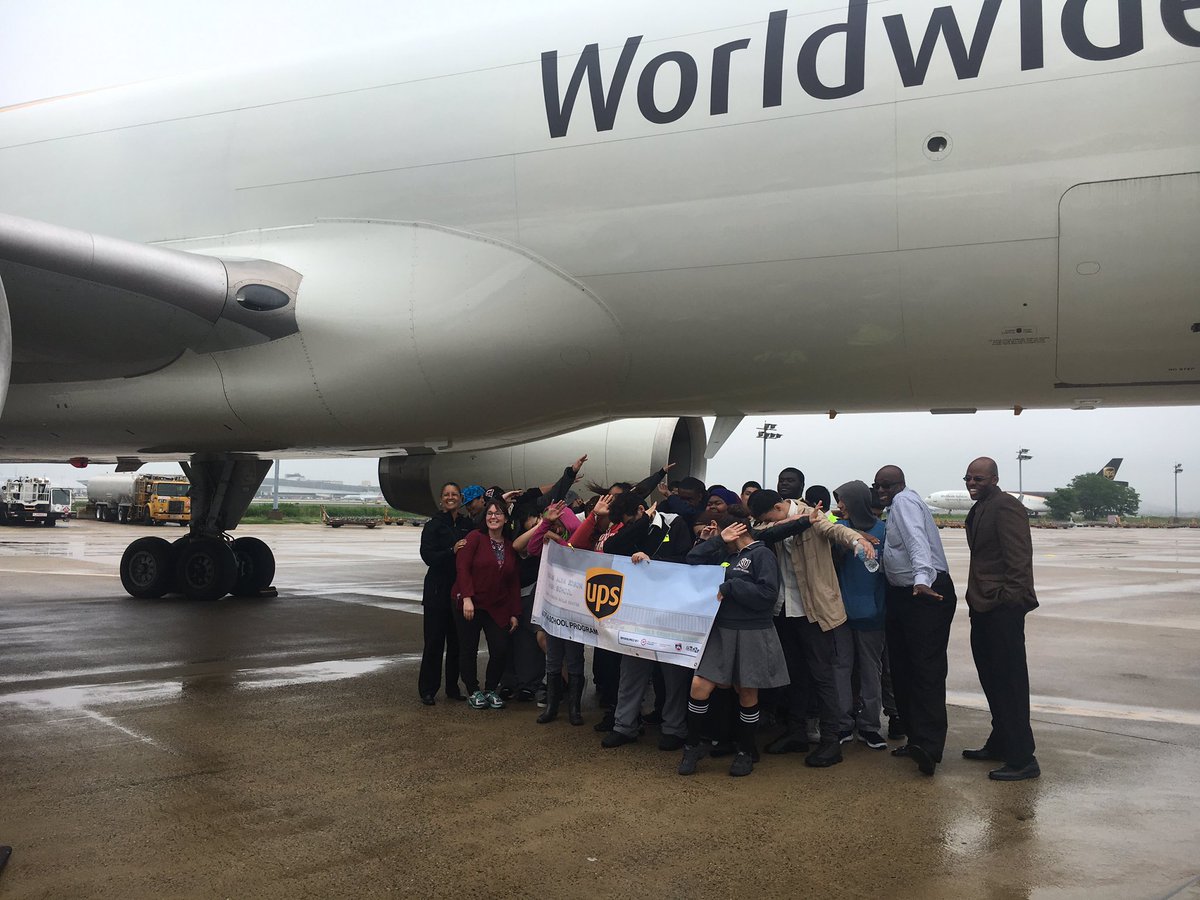 TriZenLLC's tweet photo. Students from Edison High School at UPS (PHL location)! Thanks @UPS for being amazing partners! @gearupphilly @ULPhilly https://t.co/M7iWeyAh2j