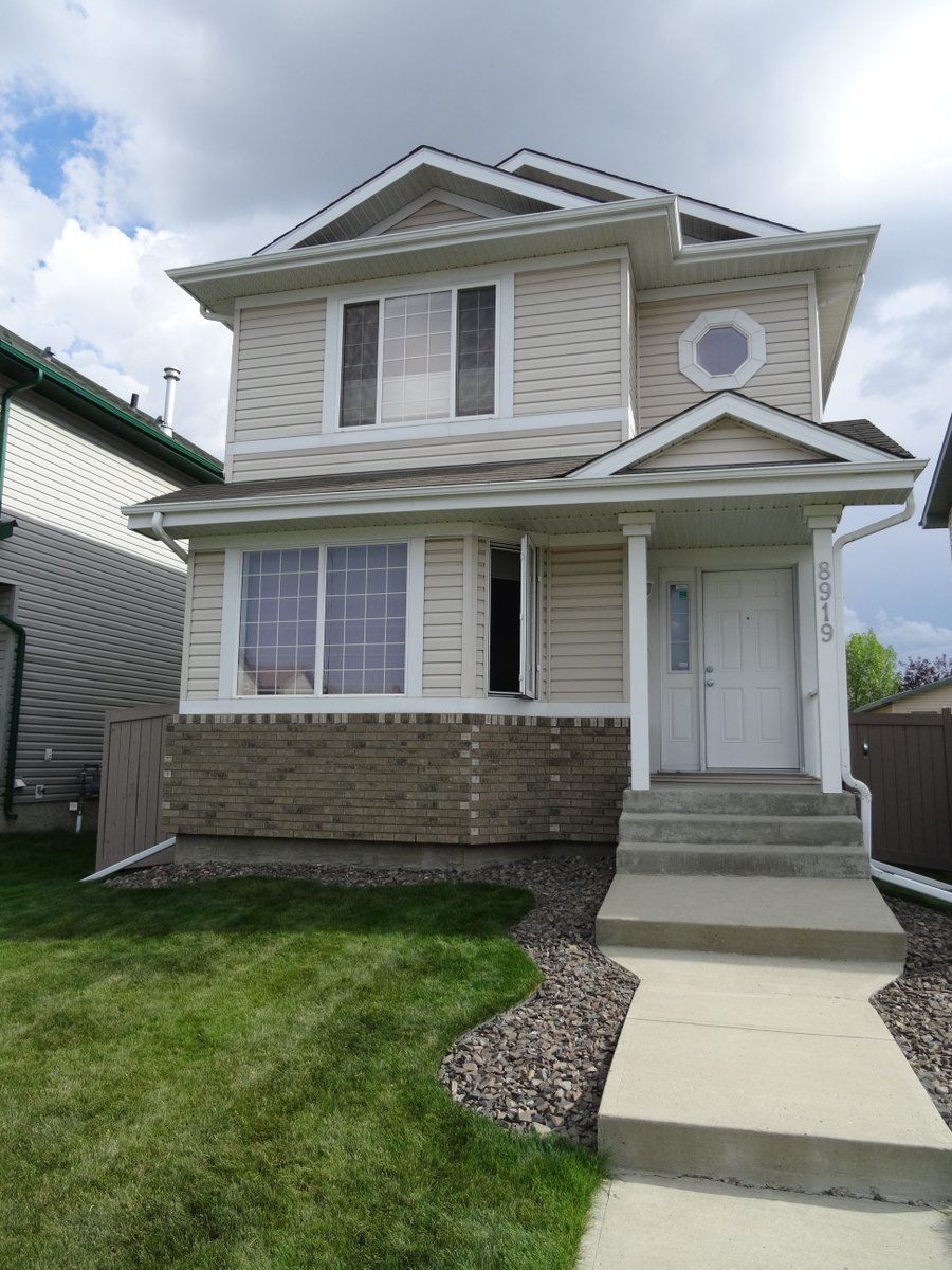 GetYuMoving's tweet photo. 8919 173 Ave, Edmonton is now SOLD ! (20 days on the market at 98% of the listing price) https://t.co/qhaOb1wzOC