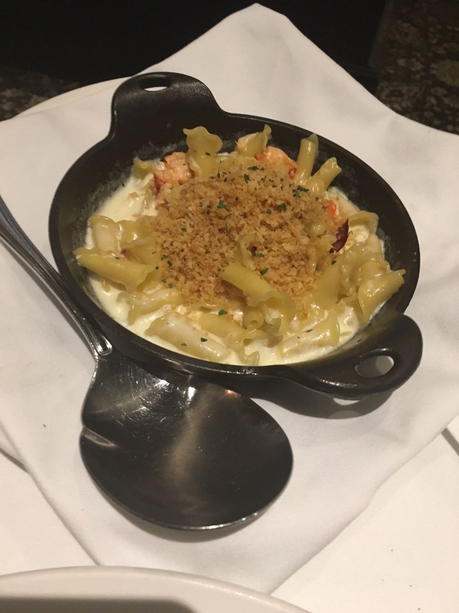 FoodandTravelMX's tweet photo. Carne añejada entre 14 y 20 días. Aquí sirloin natural con costra de café, hongos, Mac 'n cheese y puré de papá. @CapitalGrilleMx https://t.co/1JqglDnkHb