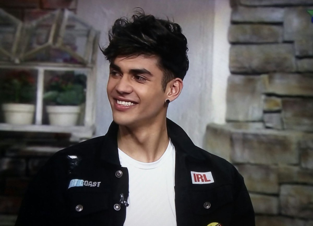 alangirls's tweet photo. Sólo basta ver su hermosa sonrisa para alegrar mis días💘

#PremiosMTVMIAW #MTVEXPOPCD9 #MTVCHALLENGECD9 https://t.co/xtTBCv7jfs
