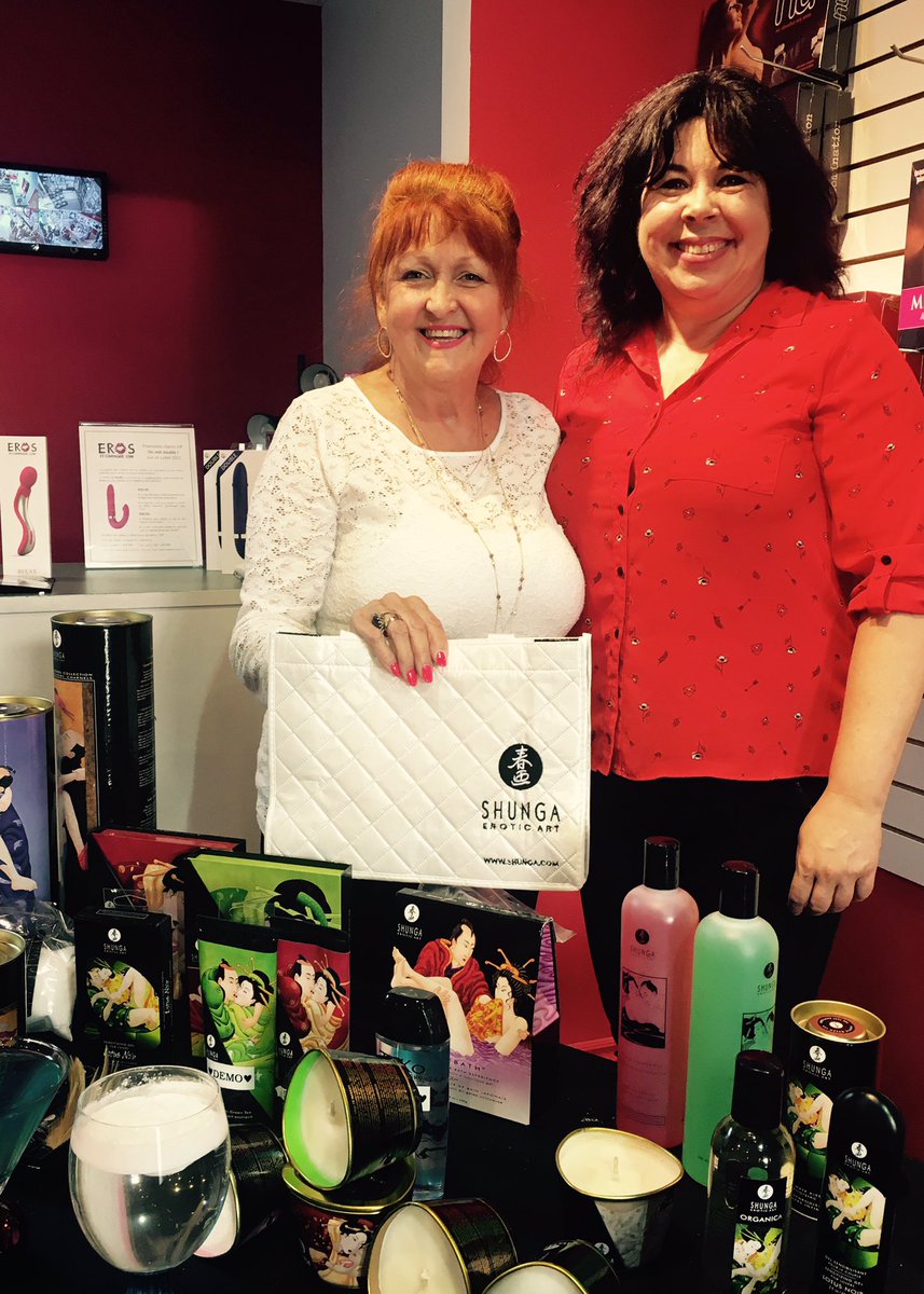ShungaEroticArt's tweet image. Superbe soirée VIP chez Eros et Cie de Mascouche en cours. Félicitations aux gagnants! #boutiqueeros #soireeVIP #shungaeroticart