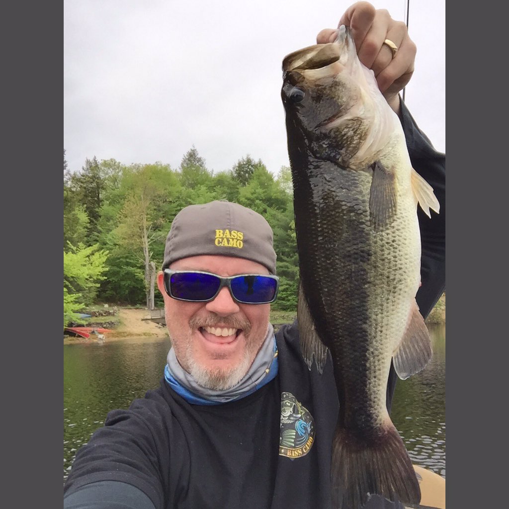 hogman6681's tweet photo. #Kayakfishing #bassbite is heating up in the northeast wish I could say the same for the air temp 🙄 1/2 day tomorrow no idea what to do 😁 https://t.co/LUg3TPmO5m
