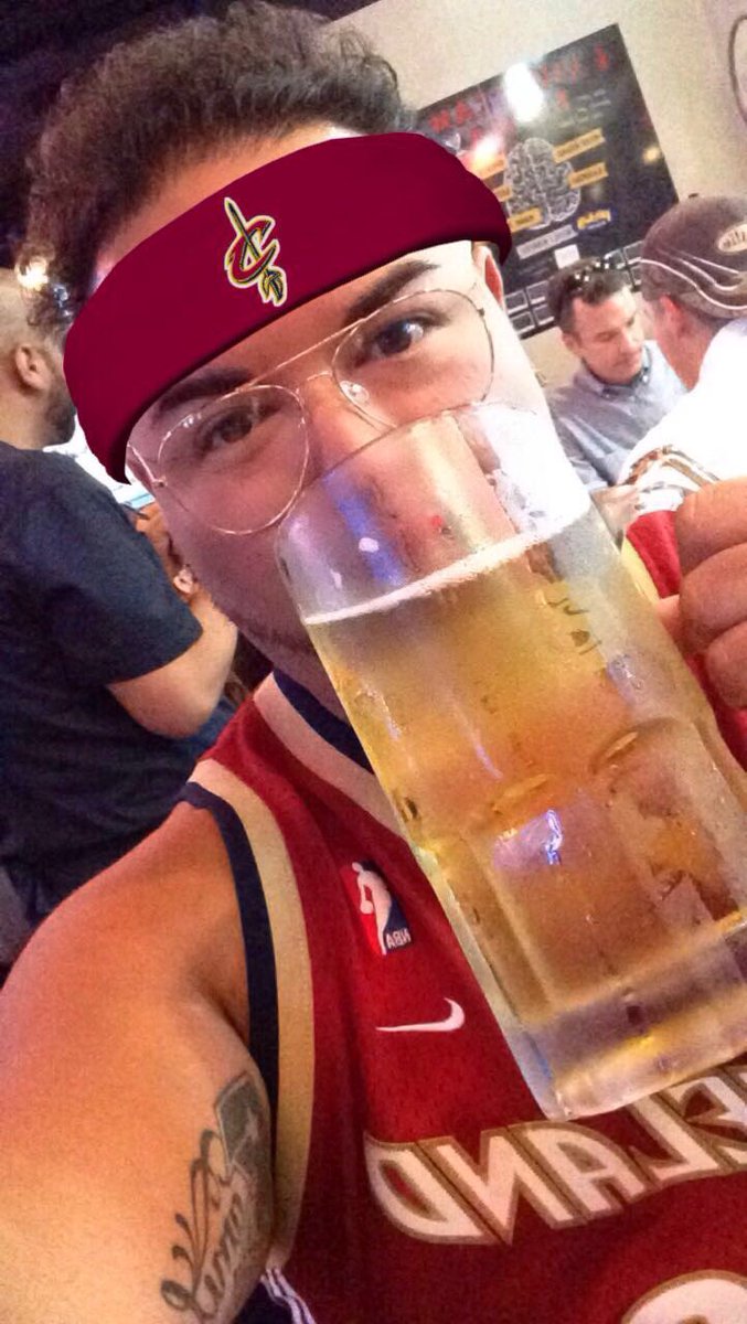 jrlaTX's tweet photo. #GoCavs #pluckers #beermebro @Pluckers "The LINC" https://t.co/0jo3BPLhix