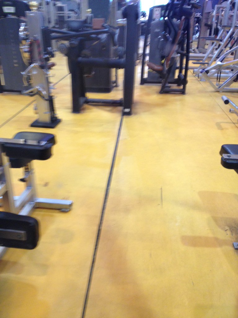 من دخل رمضان وانا اتمرن بالنادي احس اني مربرب ابي اخفف لجسمي شوي تشاركوني الرااااي