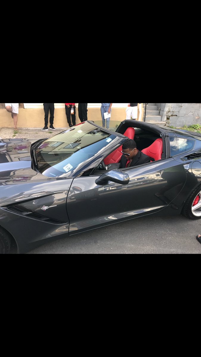 KingSosa_OTF's tweet image. My boy da youngest doin it🤷🏽‍♂️ he before his time 🤧💯 #8thGradeProm