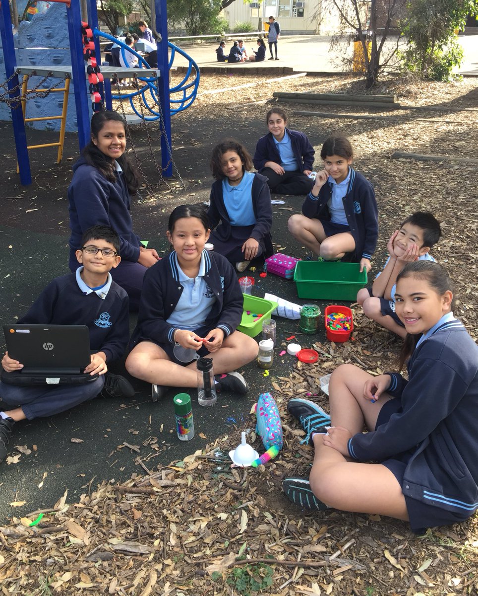 cassiehide's tweet photo. Final stages of our World Fete preparation 🌏 #minifete #pbl @melita88 @shellderriman1 @rosehillps https://t.co/SRhE1FwBy0