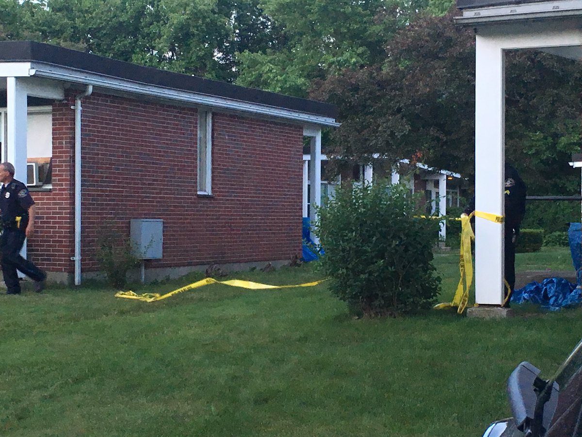 JorgeHQuiroga's tweet photo. #NeedhamPolice clearing murder scene. 81yr old victim's car found in Boston. DA: "Body could have been lying in her apt. for days."#wcvb https://t.co/NfMo0QYA74