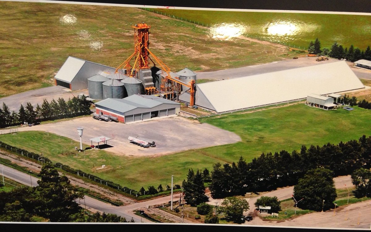 agripuerto's tweet photo. A tan solo 6km de los principales puertos. Ubicada en Puerto General San Martin, Provincia de Santa Fe, Argentina. https://t.co/sMjd1MrIE6 https://t.co/vmZjF03wmD