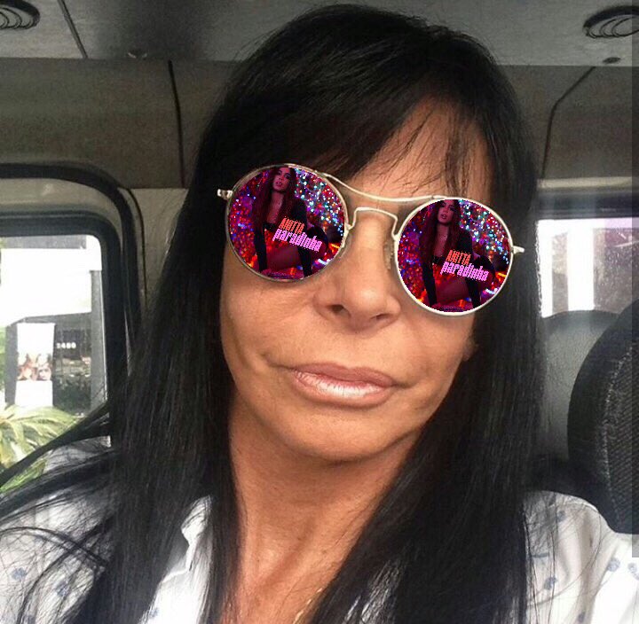 #AnittaEnTuNight Quem não tá gostando do programa.. FINGE kkk #TuNight #Paradinha