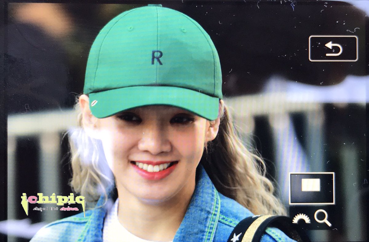  [PIC][01-06-2017]Hình ảnh mới nhất từ chuỗi hoạt động quảng bá cho "WANNA BE" của HyoYeon DBRsOP5VwAAh3Cd