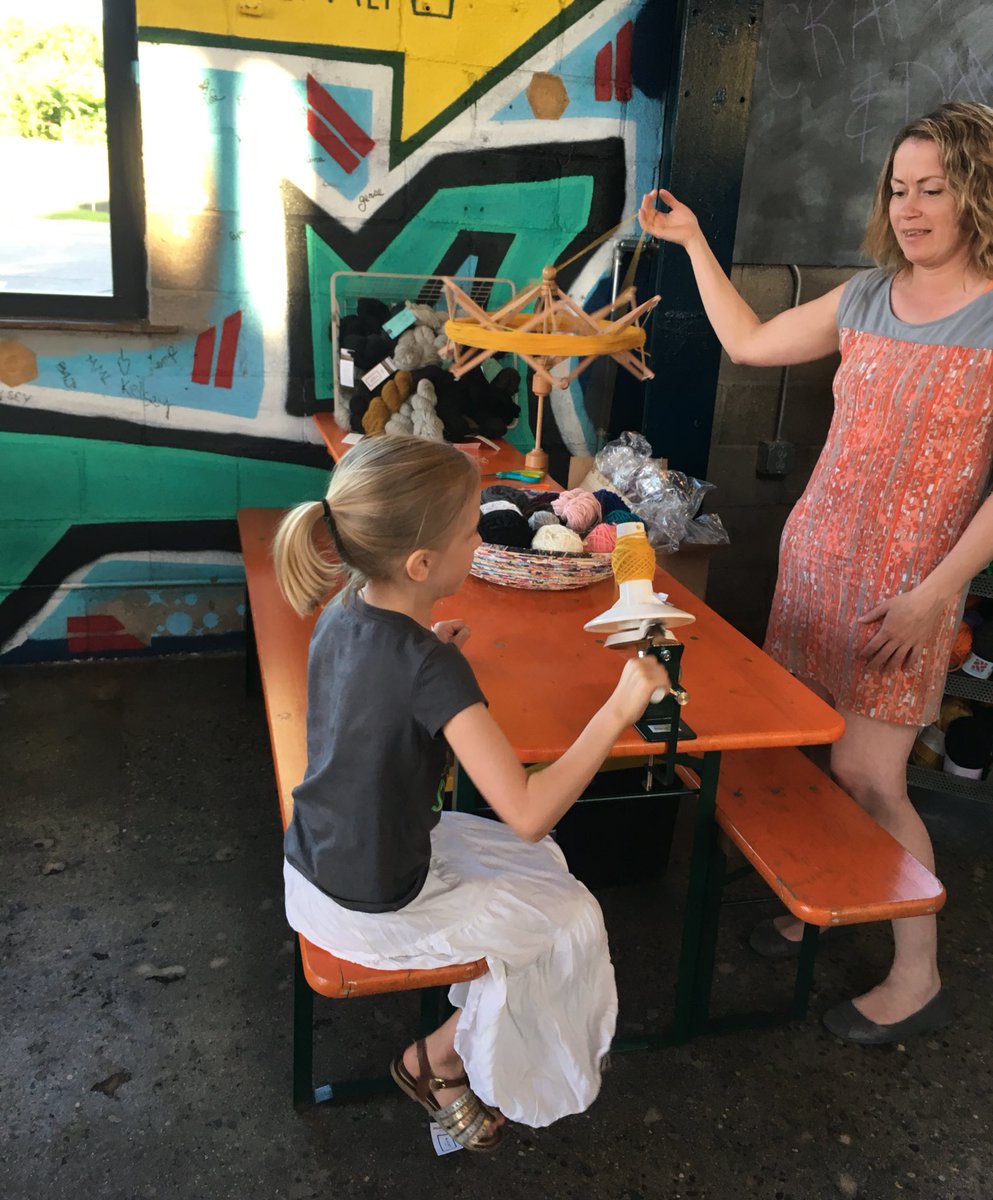 The_LadyCave's tweet photo. More #yarn winding!!! #CraftAndDance @BauhausBrewLabs https://t.co/pkBdfejBPw