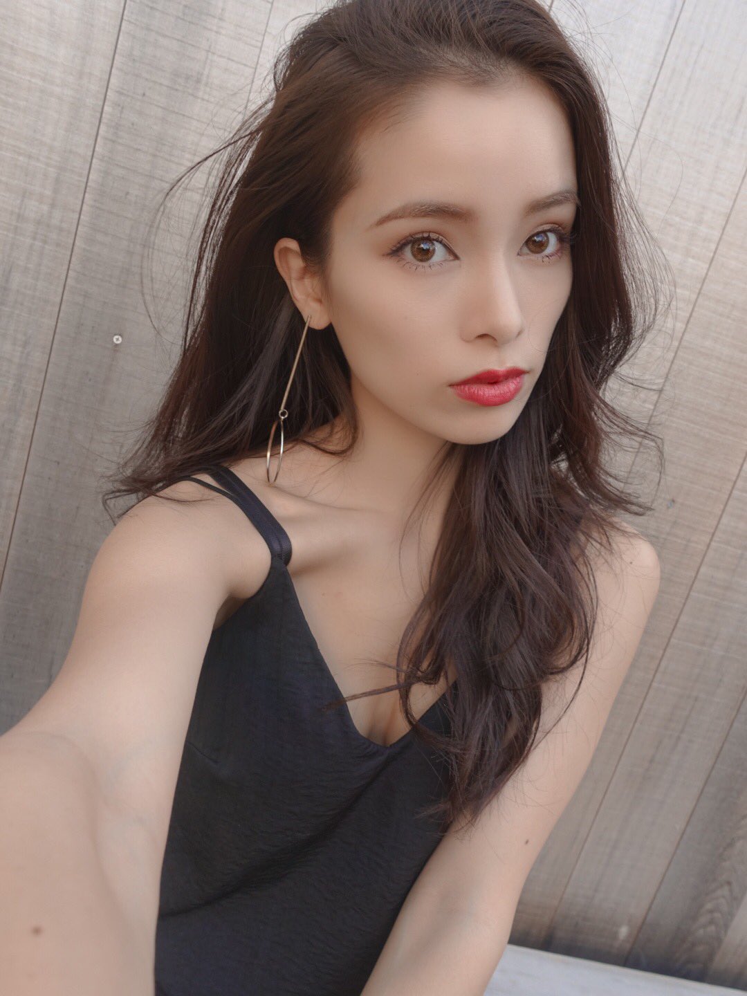 尾崎紗代子 妊娠 授乳期において 豊胸した豊胸した とありもしない事をとにかく言われた 豊胸する人に対して否定的では無いけど してない人に対して勝手な事を言うのはどうなんだろう 今に見ておけと思ってた ほら あの時言ってきたやつ 見ろ