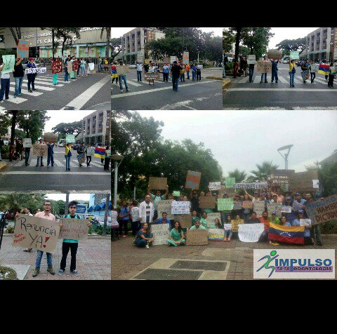 Impulso50_50's tweet photo. Hoy #1Junio el gremio de odontólogos y estudiantes de odontología del estado carabobo protestamos frente al camoruco, en contra de la ANC. https://t.co/c6eP7RwEOi