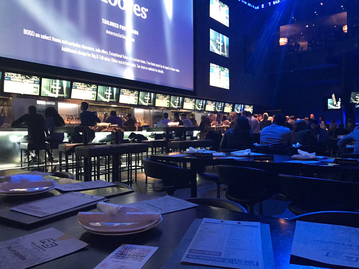 ms_jlau's tweet photo. I roll 16 deep tonight at table 316 Waiting for the crew to arrive #bestseatinthehouse #nbafinals #rsbgvip @RealSports https://t.co/GgzhRlp4F2