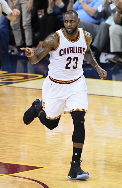 Dustin_LBJMVP's tweet photo. Let's get it guys!!! #DefendtheLand #RingJames @jamesblair06 @MikeFerg15 @TeamLeBron_ @aw_cara @LeBronTeam @KingRay03 https://t.co/NLL1v0qAGW