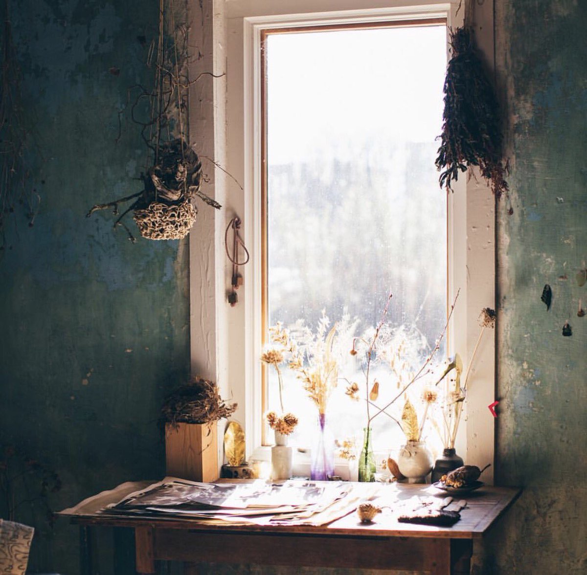 athens_made's tweet photo. Need a little inspiration? This is the stunning workspace Rinne Allen thrives in. What makes your space inspirational? #athensmadeinspires https://t.co/HR25QiOsaJ