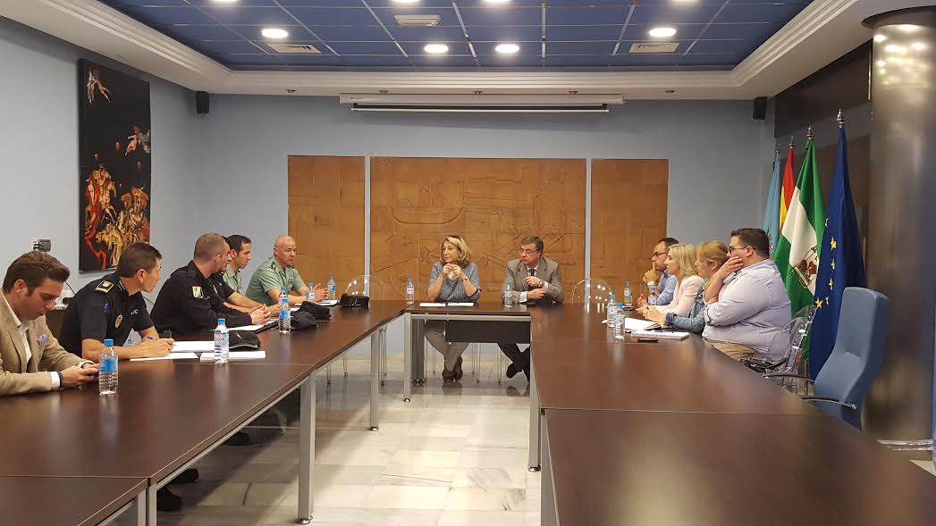 La Junta Local de Seguridad de Almuñécar #Almunecar prepara #SanJuan2017 y Operación Verano. <a href="/SubdeGobGranada/">Subdelegación Gobierno Granada</a> <a href="/guardiacivil/">Guardia Civil</a> <a href="/PoliciaAlmuneca/">PolicíaLocalAlmuneca</a>