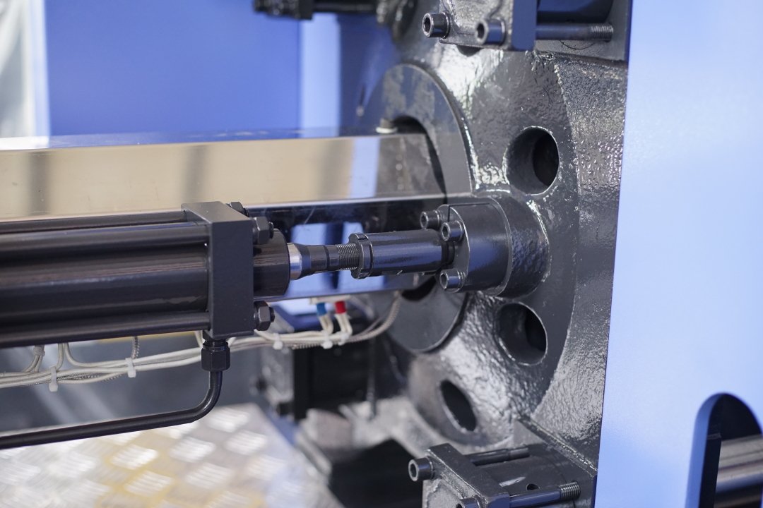 shenzhoumac's tweet photo. 'SZ' Injection Molding Machine https://t.co/wiQq0mHE3i