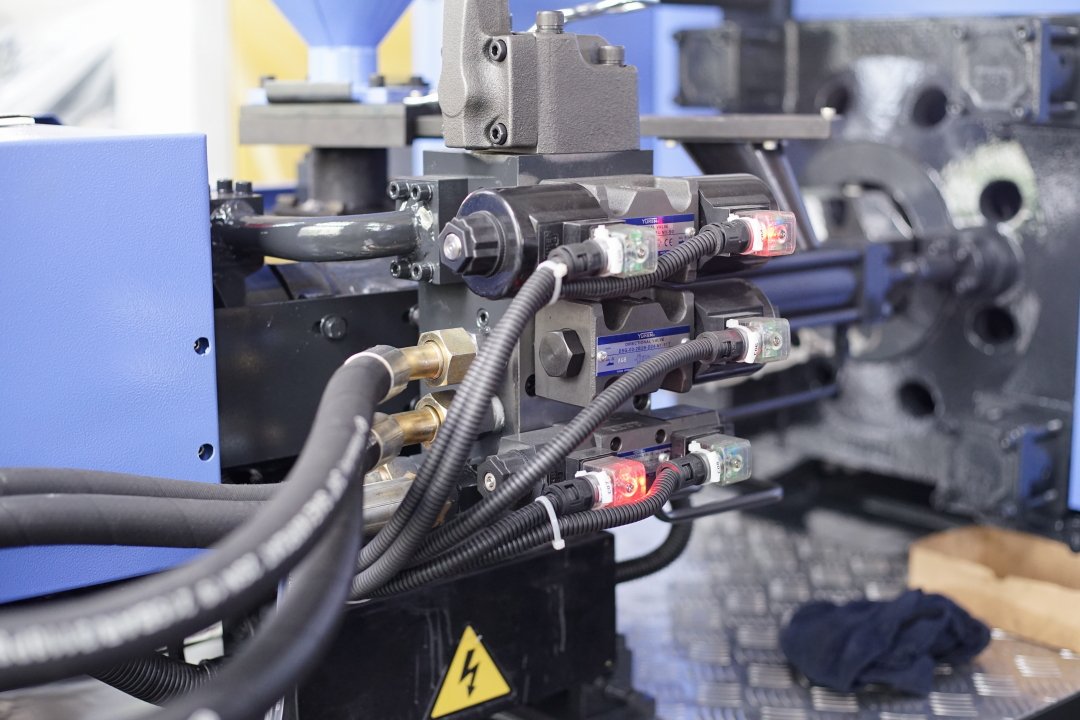 shenzhoumac's tweet photo. 'SZ' Injection Molding Machine https://t.co/wiQq0mHE3i