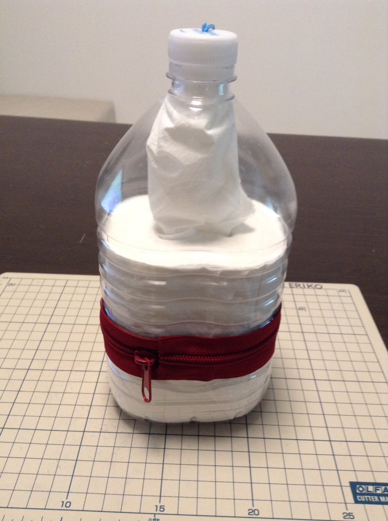 かわうそ 川子 Su Twitter ペットボトルペンケースの作り方を応用して ペットボトルトイレットペーパー入れを作りました アウトドアでも濡れにくいだろうと思ってますが よく考えるとあんまりアウトドアしないやテヘ T Co Dxgo7qtaxu Twitter