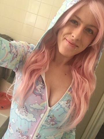 datshadycorner's tweet photo. Shadette rocks the onsie! #datgame https://t.co/bpK8IvpACr