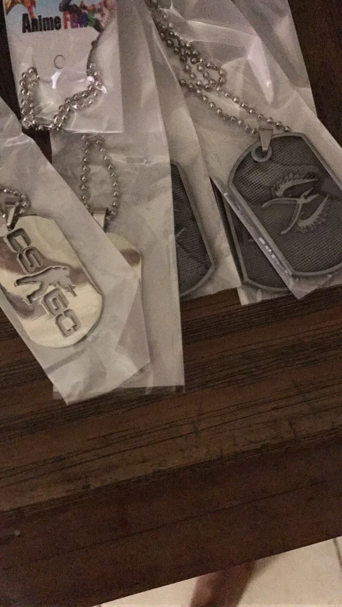 Znorux's tweet image. Holly shit lo que me acaba de llegar #CSGO, tremendos collares papá. MG, RT y COMPARTIR para ver si sorteamos unos ¿no? ;D