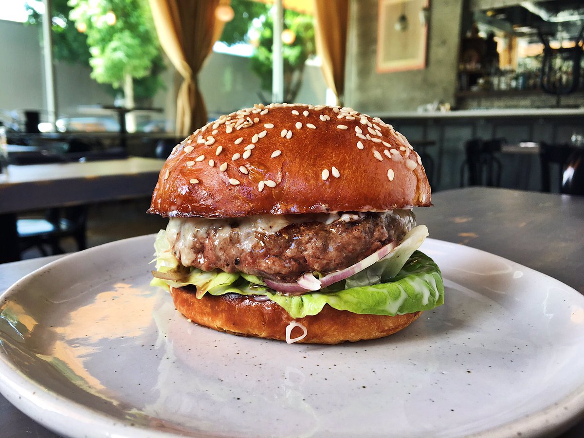ruepdx's tweet photo. We now have a cheeseburger! #pdxnow #pdxeats #pomo #portland #pdxfood https://t.co/gXrPeFr8RO