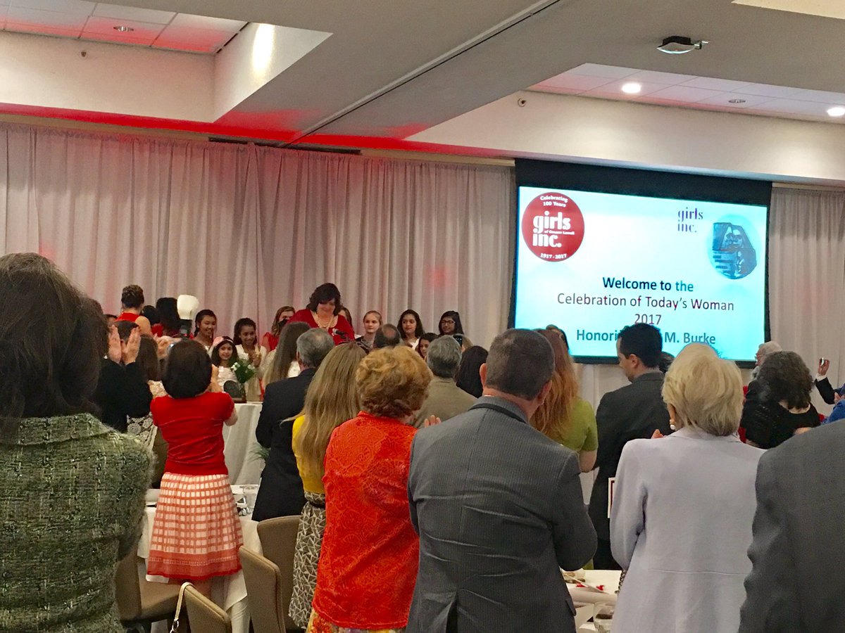 BophaMalone's tweet photo. Congrats @JudyMBurke of #MiddlesexCommunityCollege on your Woman of the Year award from #girlsinclowell! https://t.co/Hc8AnbOFXj