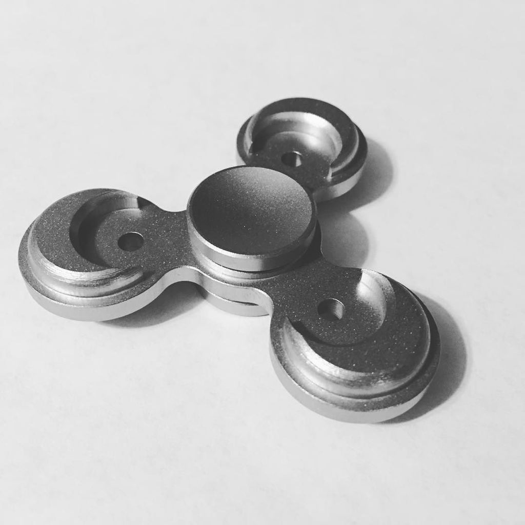 Dark_Apogee's tweet photo. The LUNA is available for sale on https://t.co/BSIA2BAXJ3 Get yours today! #handspinner #spinner #fidget #fidgets… https://t.co/NBc7LC9pJx https://t.co/mTTWgxPovL