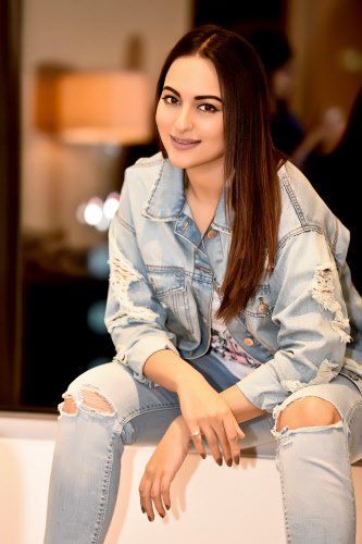 Wishing Sonakshi Sinha a very Happy Birthday!!! 
