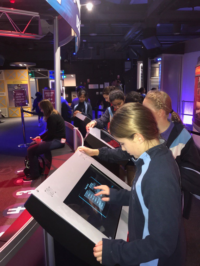 Tara4Fern's tweet photo. Designing a jet to fly in a simulator #questacon #Campberra17 #onwayhome #seeyousoon https://t.co/0YEhxJqhnL