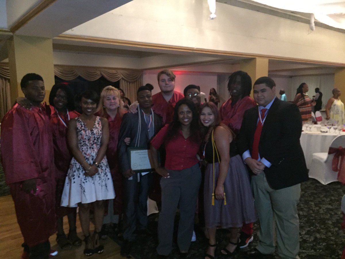 Elizabeth chardon tweet media