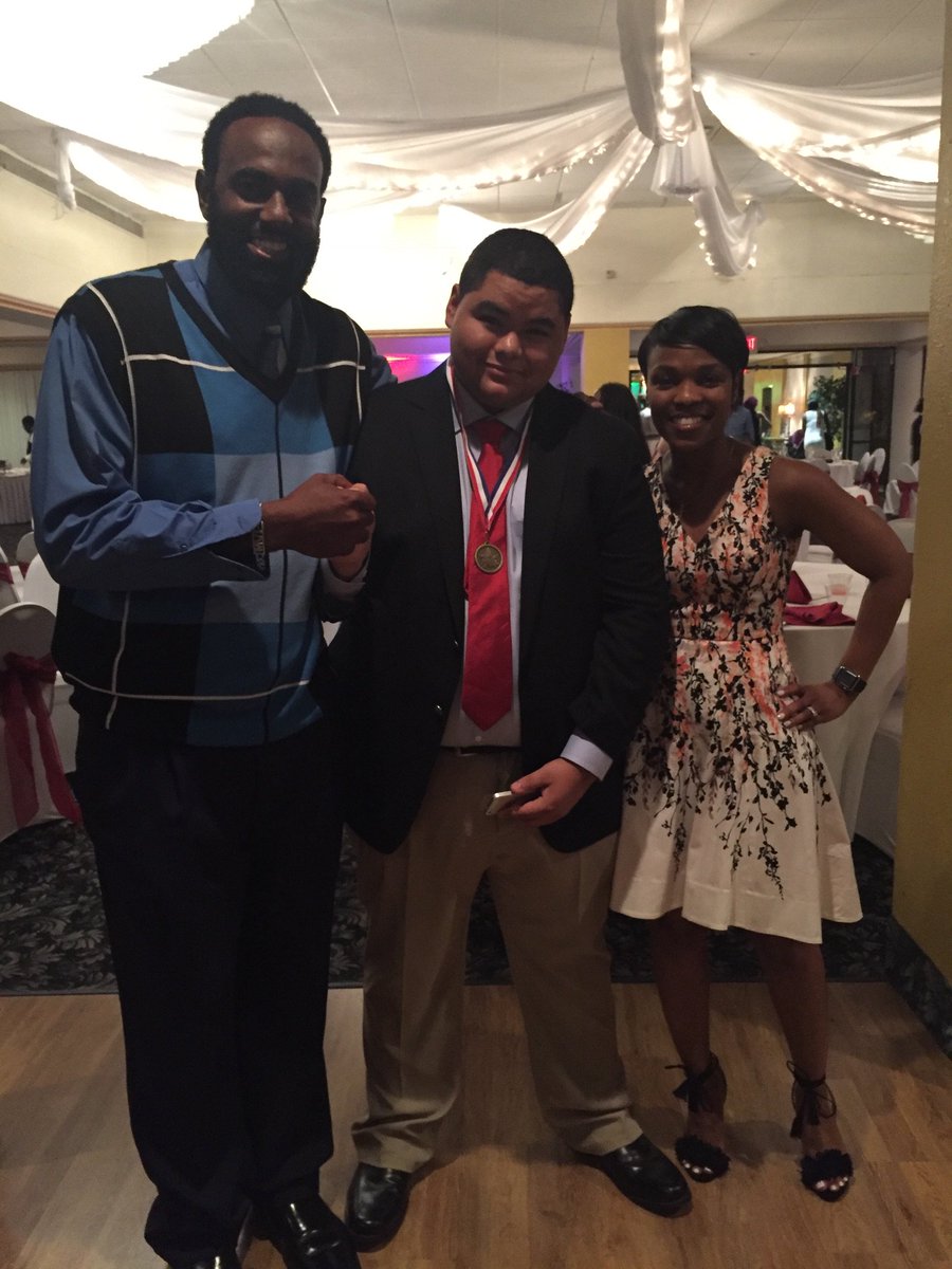 Elizabeth chardon tweet media