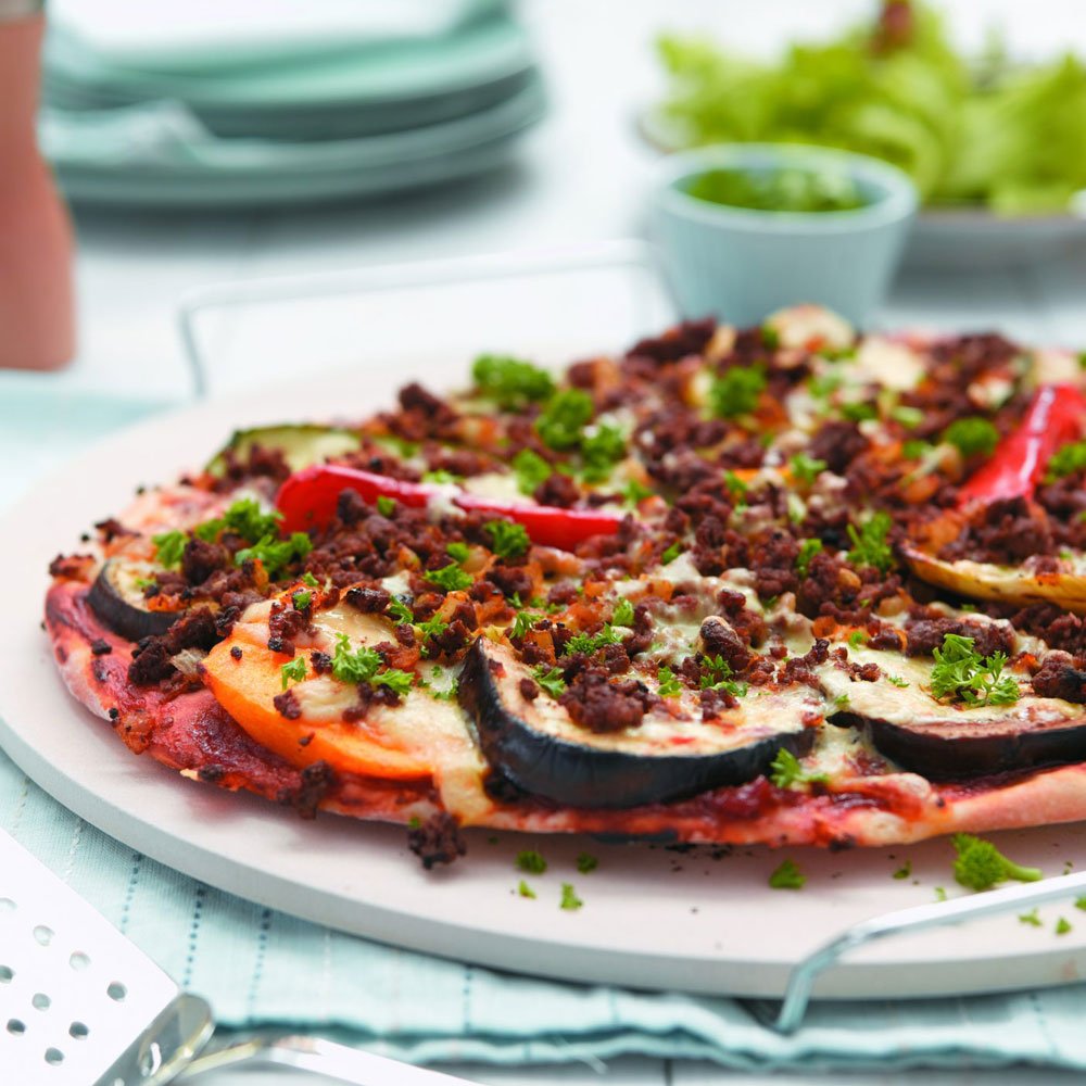Dine in this Friday with a dish the whole family can get involved with, this spicy lamb and grilled vegetable pizza ow.ly/1aE330c2XgF