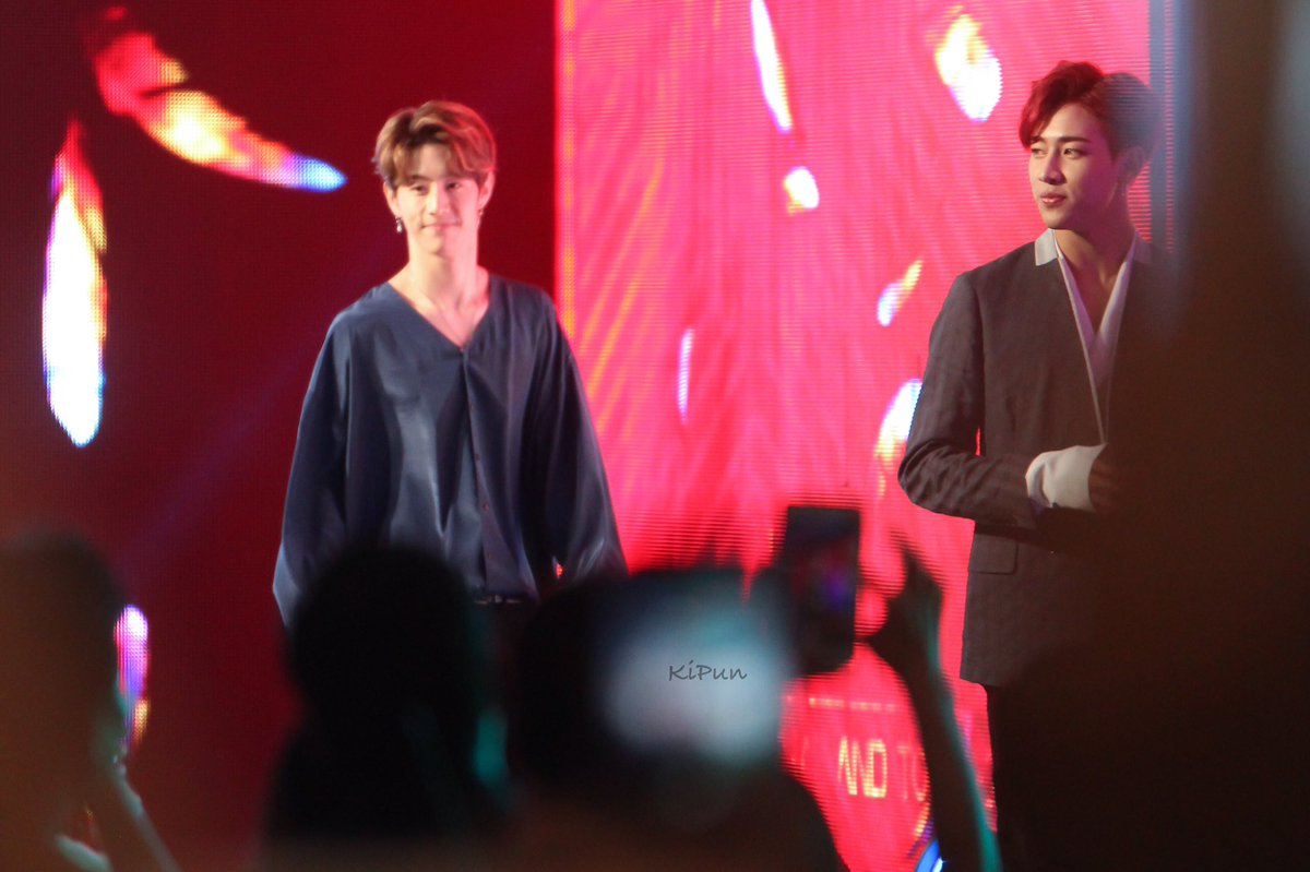 KiPuN_KP's tweet photo. แล้วเจอกันในคอนนะเด็กๆ 😍😍😍 #Got7  #Got7Thailandtour2017 #WelcomeGOT7toThailand https://t.co/x5keuKuEp3