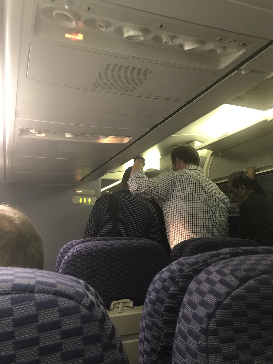 donniesd's tweet photo. Good ole #united Going on 20min sitting at the gate to get off with no AC. #unitedAIRLINES #noac #texas #houston # https://t.co/0MFLCj8JqO