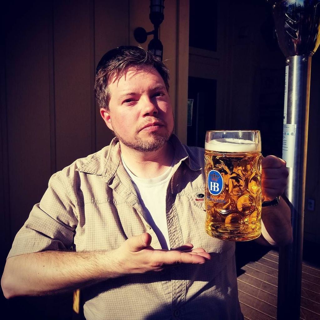 Jacobtheberg's tweet photo. #literofbeer #classyaf https://t.co/bBrOoIzg2R https://t.co/gRoi6L6Iwx