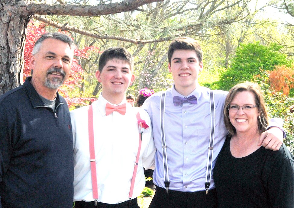 VYPEOK's tweet photo. Pryor Mom of the Month: Jeannie Robinson – Presented by @RedCrownCU 

https://t.co/7YJibUNxry #OKPreps https://t.co/qaMU0pGaDW