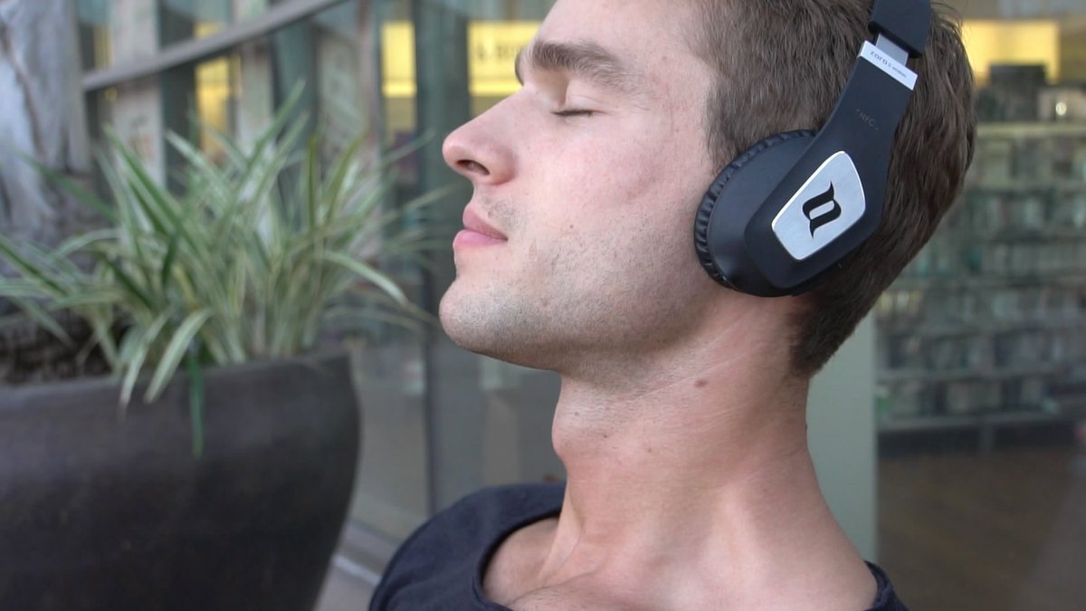 geoffrey_127's tweet photo. Enjoy the moment with Noontec Zoro II Wireless headphones. #Noontec https://t.co/AxsogQV4YE https://t.co/HreCjJctBc