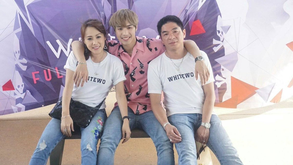 Sheila__MaYa's tweet photo. #HBD22ndWhitewoDay #whitewo @n_whitewo @GMMTV HBD dear white!always be a good man,good son.good actor.❤️❤️🌟🌟🎁🎁🎂🎂 https://t.co/QluRw5sIMF
