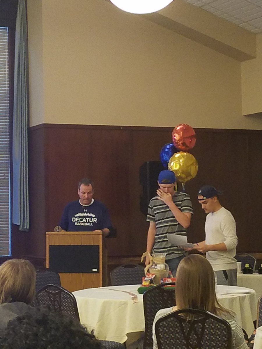 DannyBoyLyd's tweet image. A coach and his senior captains one last time. #ThankYou