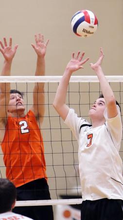 Pioneer_Press's tweet photo. Hersey boys volleyball team enjoying "last ride together" to state tournament https://t.co/BFem0prQQB #PioneerSports https://t.co/JvohC3Grne