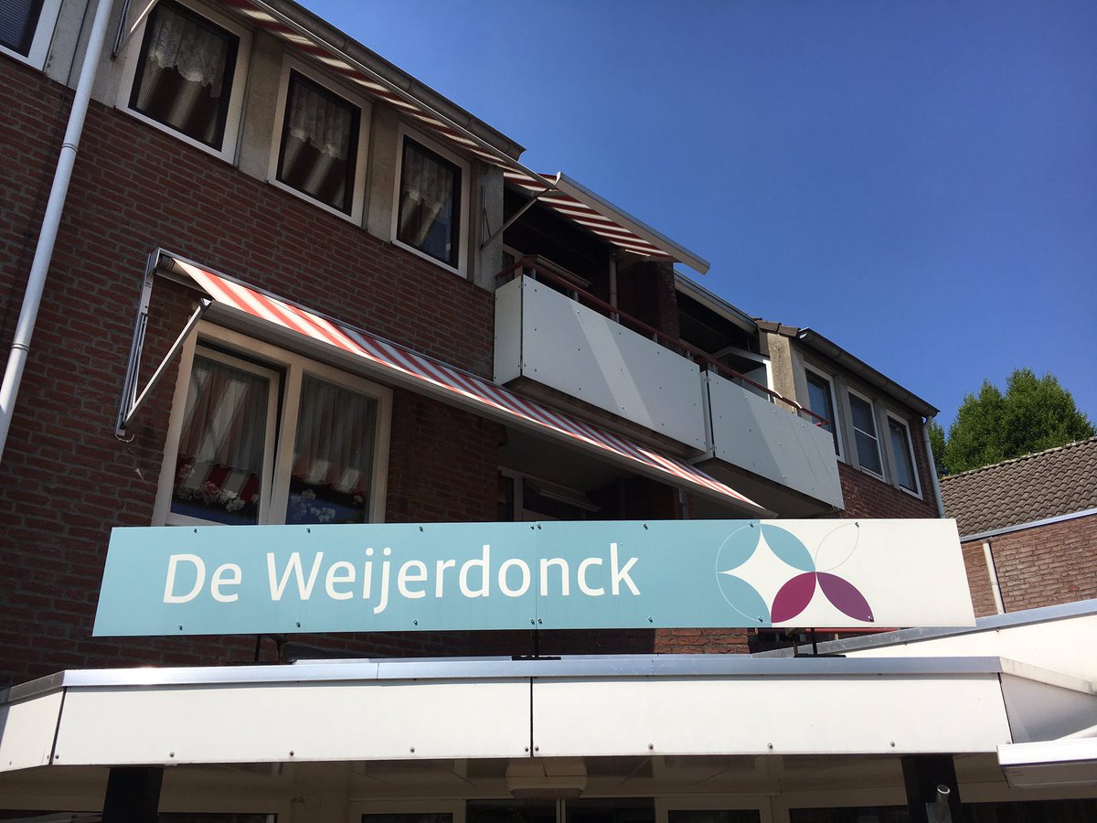 Rondje langs gebouwen in Boxmeer. Fijn om samen met collega's te praten over de veiligheid en leefbaarheid voor de huurders. @wocomooiland